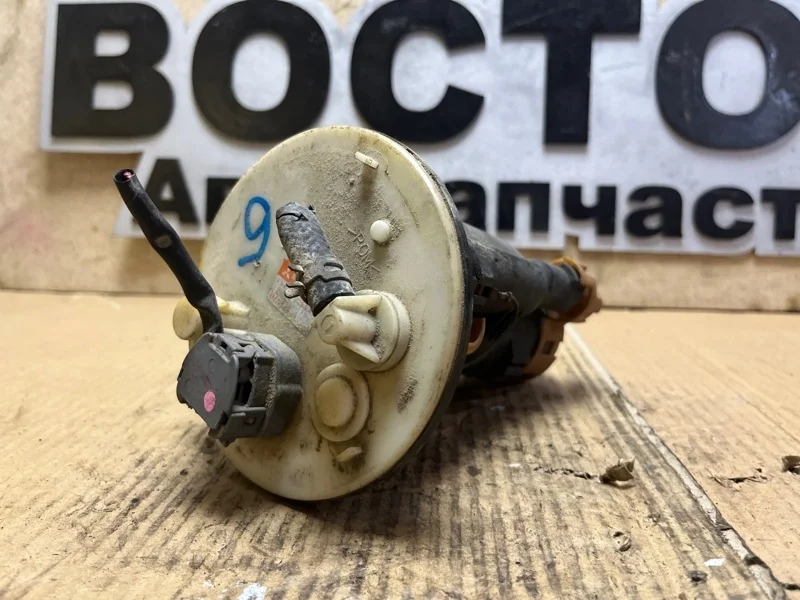 Топливный насос Mitsubishi Lancer 2000-2010 MR497413 CS3W 4G18