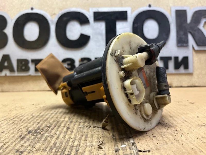 Топливный насос Mitsubishi Lancer 2000-2010 MR497413 CS3W 4G18