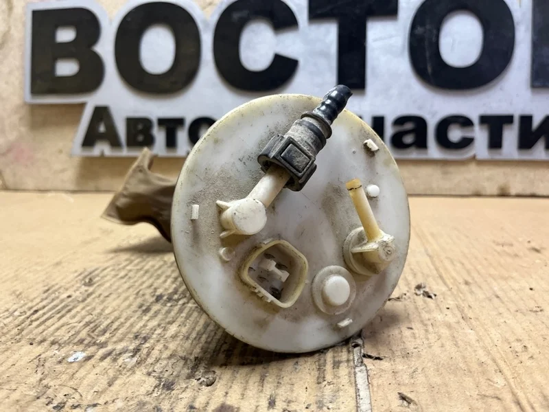 Топливный насос Mitsubishi Lancer 2000-2010 MR497413 CS3W 4G18