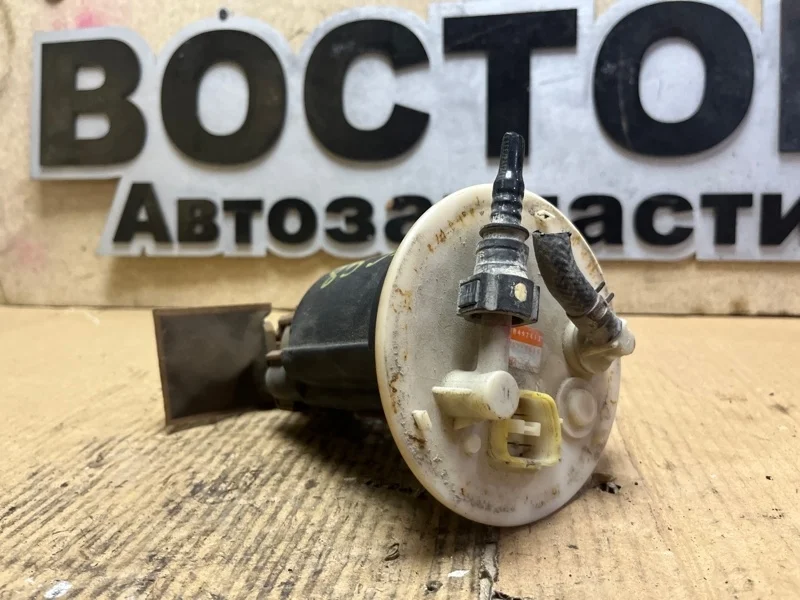 Топливный насос Mitsubishi Lancer 2000-2010 MR497413 CS3W 4G18