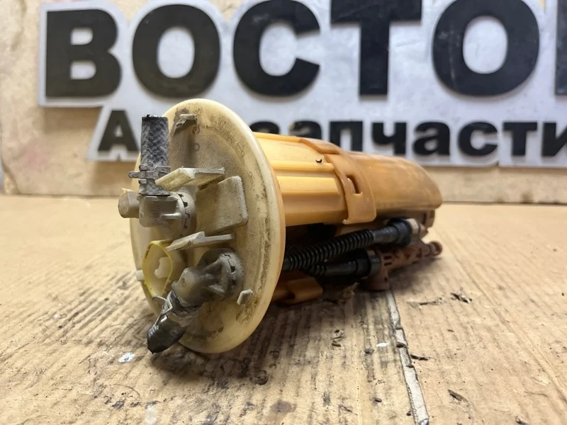 Топливный насос Mitsubishi Pajero 1999-2006 MR990881 V73W