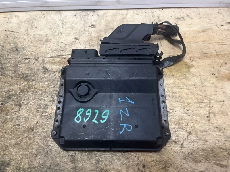 Блок управления двигателем Toyota Auris 8966102E51 ZRE151 1ZR-FE