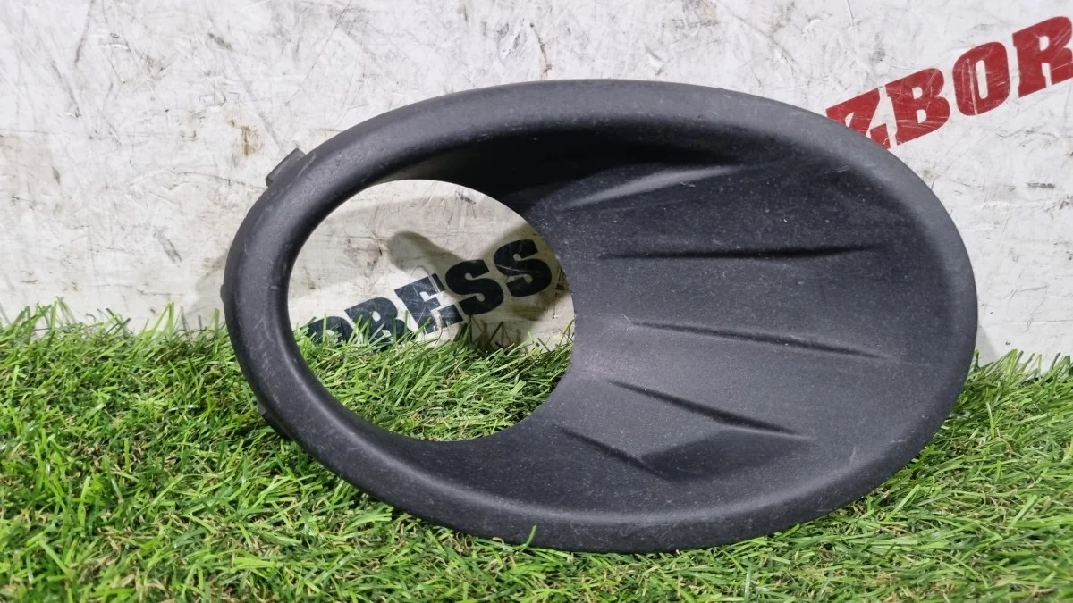 Рамка противотуманной фары левой Nissan Qashqai (J10) I (2006–2010)