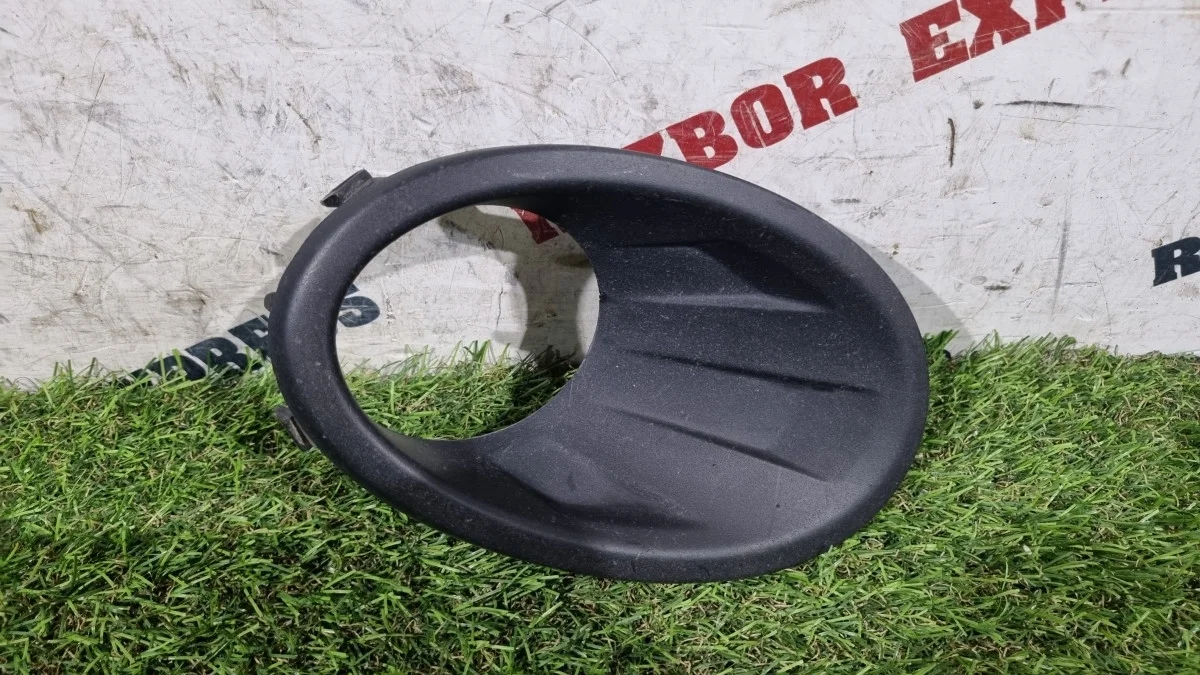 Рамка противотуманной фары правой Nissan Qashqai (J10) I рестайлинг (2010–2013)