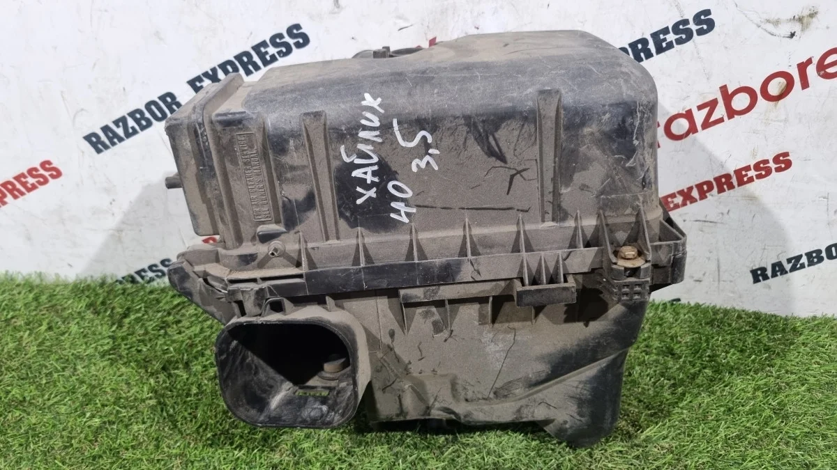 Корпус воздушного фильтра Toyota Highlander (XU40) II (2007–2010)