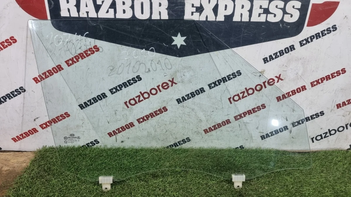 Стекло двери передней правой Kia Soul (AM) I (2008–2011)