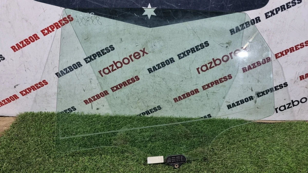 Стекло двери задней левой Kia Venga (YN) I (2010–2015)