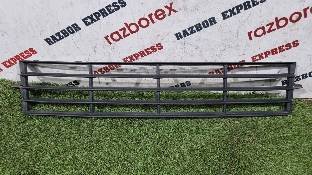 Решетка в бампер центральная Skoda Octavia (A7) III (2012–2017) CWVA 2015