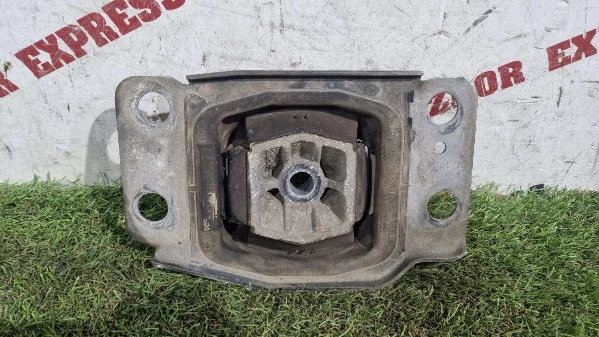 Опора КПП левая Ford Mondeo (4) IV рестайлинг (2010–2015)  2013