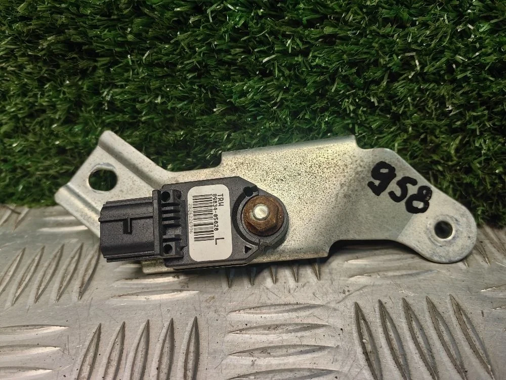 Датчик AIRBAG Toyota Avensis 2