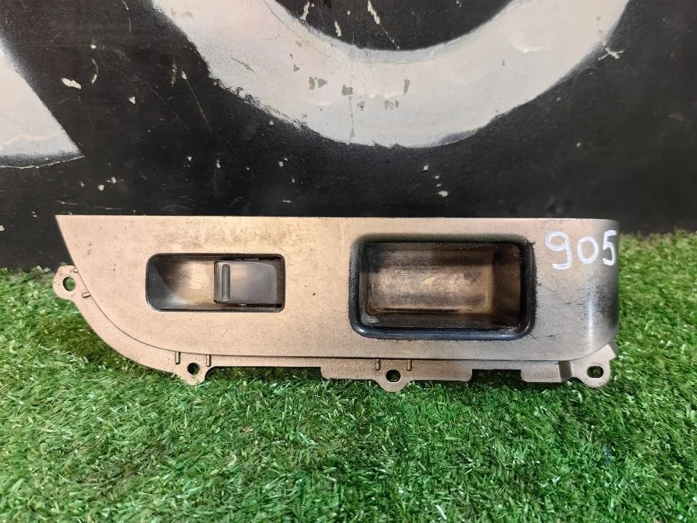 Кнопка стеклоподъёмника Nissan X-Trail