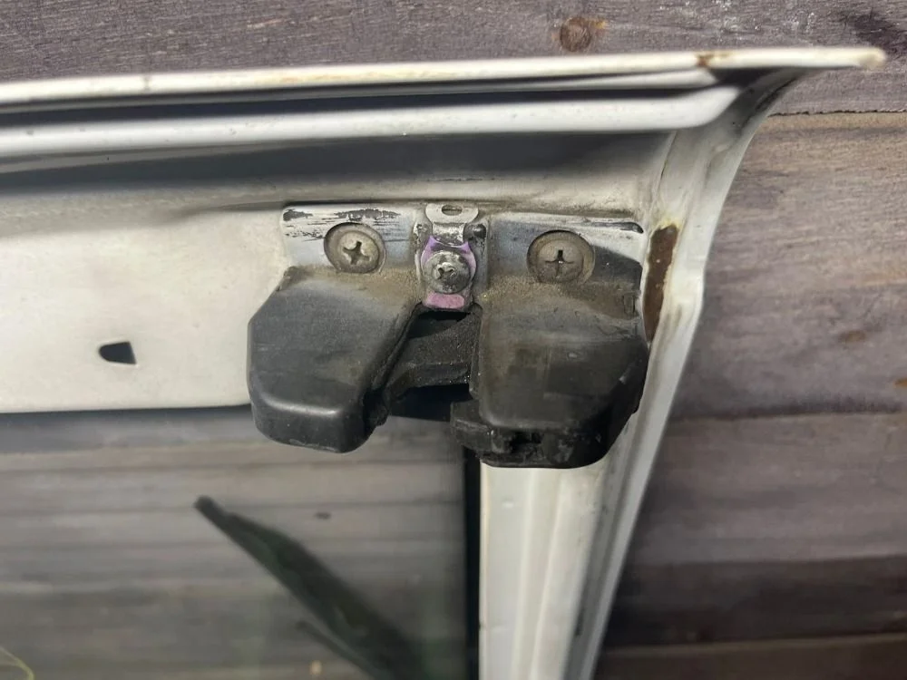 Замок правой двери багажника  Volkswagen T4