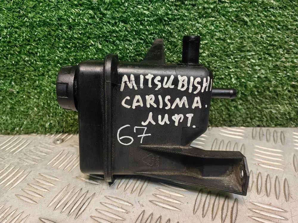 Бачок гур Mitsubishi Carisma