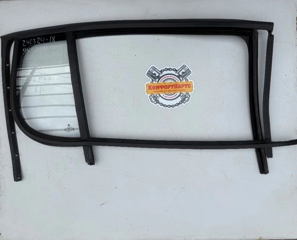 Форточка (стекло) двери задней правой Skoda Fabia II (2007—2010)