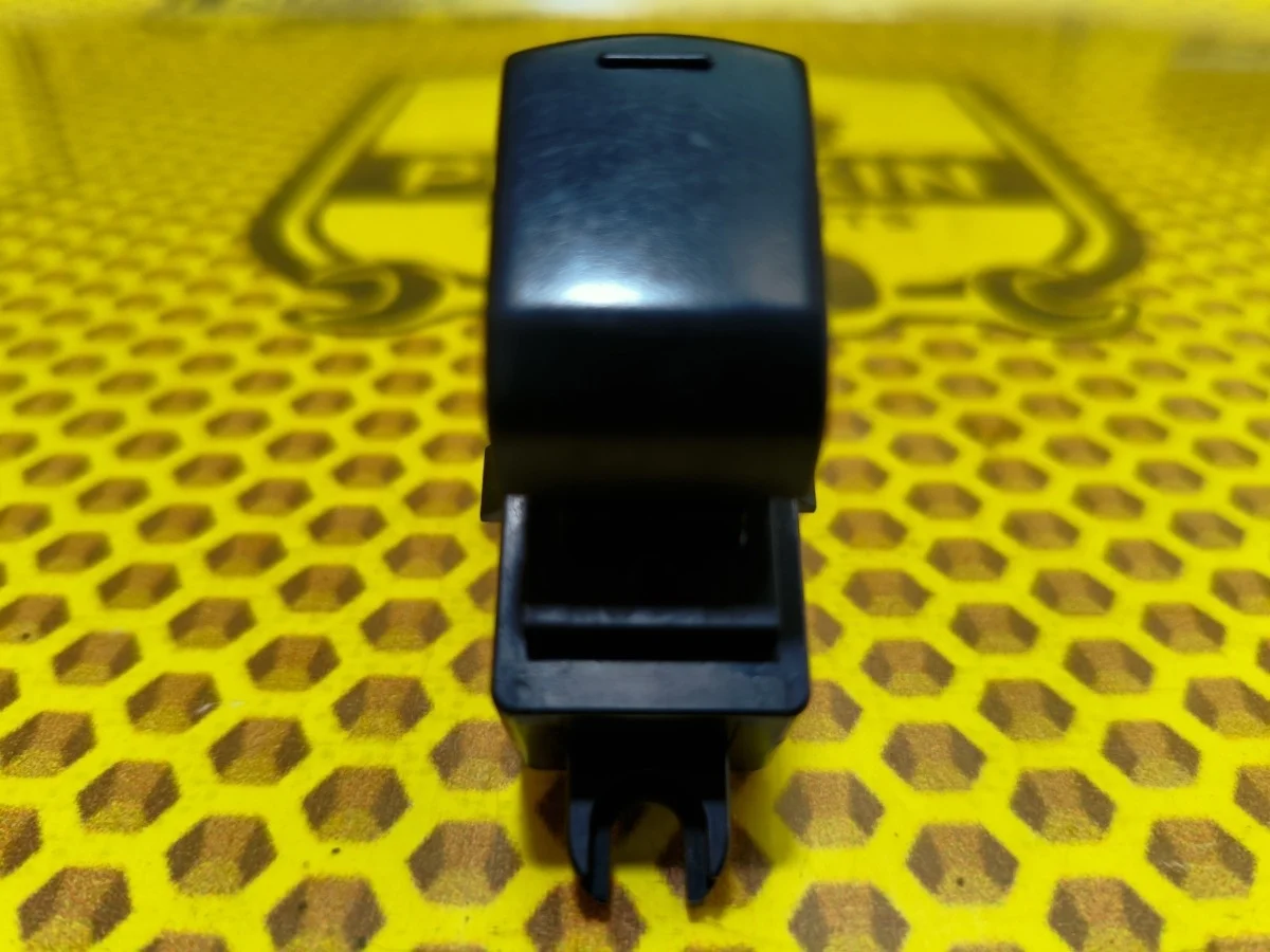 Кнопка стеклоподъемника Nissan X-Trail 2012 25411JG05A T31 M9R, задняя левая