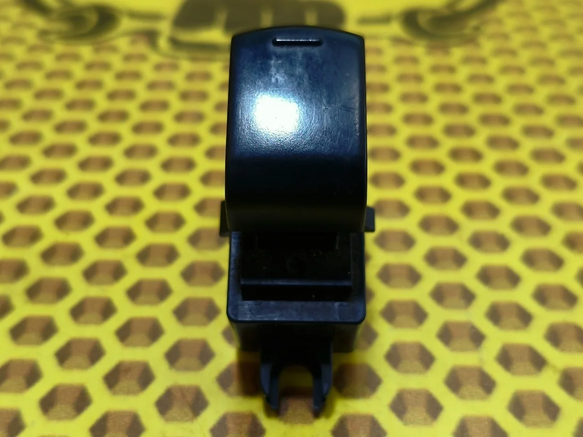 Кнопка стеклоподъемника Nissan X-Trail 2012 25411JG05A T31 M9R, передняя правая