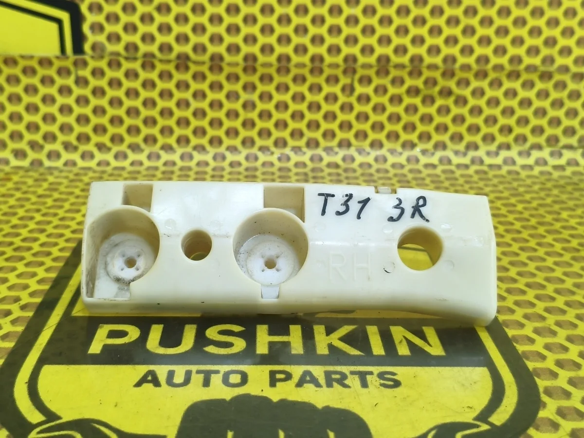 Кронштейн бампера Nissan X-Trail 2012 85270JG00A T31 M9R, задний правый