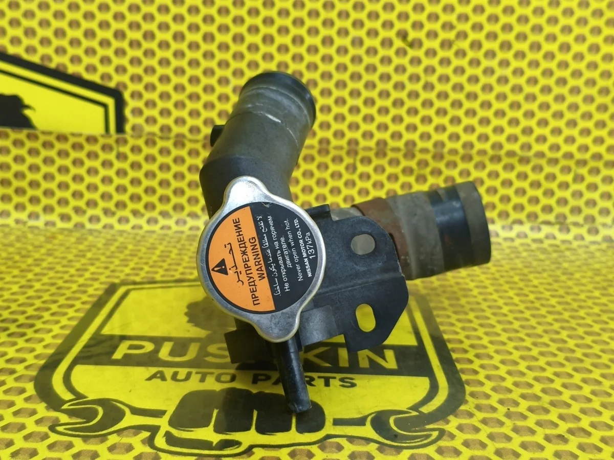 Горловина заливная радиатора Nissan Murano 2011 21517JP00A Z51 VQ35DE