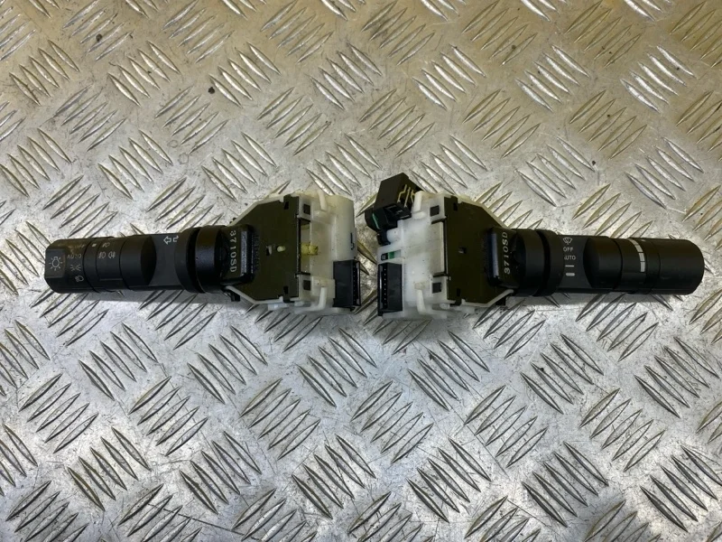 Переключатель подрулевой (стрекоза) Nissan Navara (D40) 2004-2015 2013 25260EB66A ПИКАП 2.5 D YD25DDTI