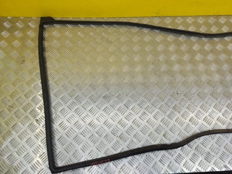 Уплотнитель двери задней левой Toyota Land Cruiser Prado 150 (2009-2023) 2013 6787260130 ВНЕДОРОЖНИК 3.0 D 1KDFTV