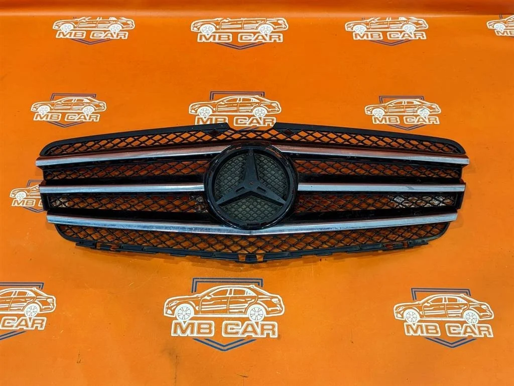 Решетка радиатора Mercedes-Benz