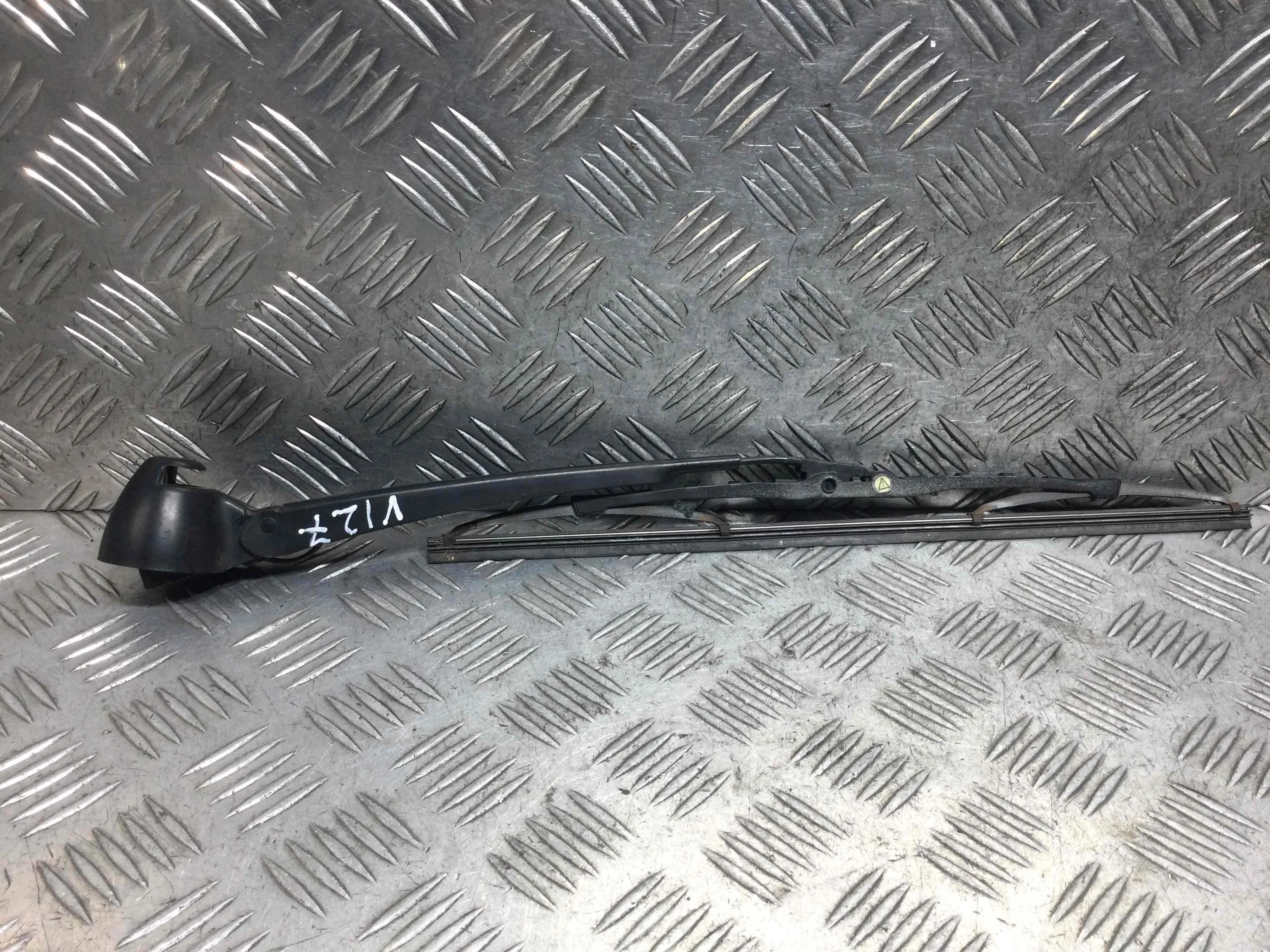 Щеткодержатель (поводок стеклоочистителя, дворник) Audi A4 B5 [рестайлинг] (1999-2001) дизель 1.9 TDI Механика Универсал