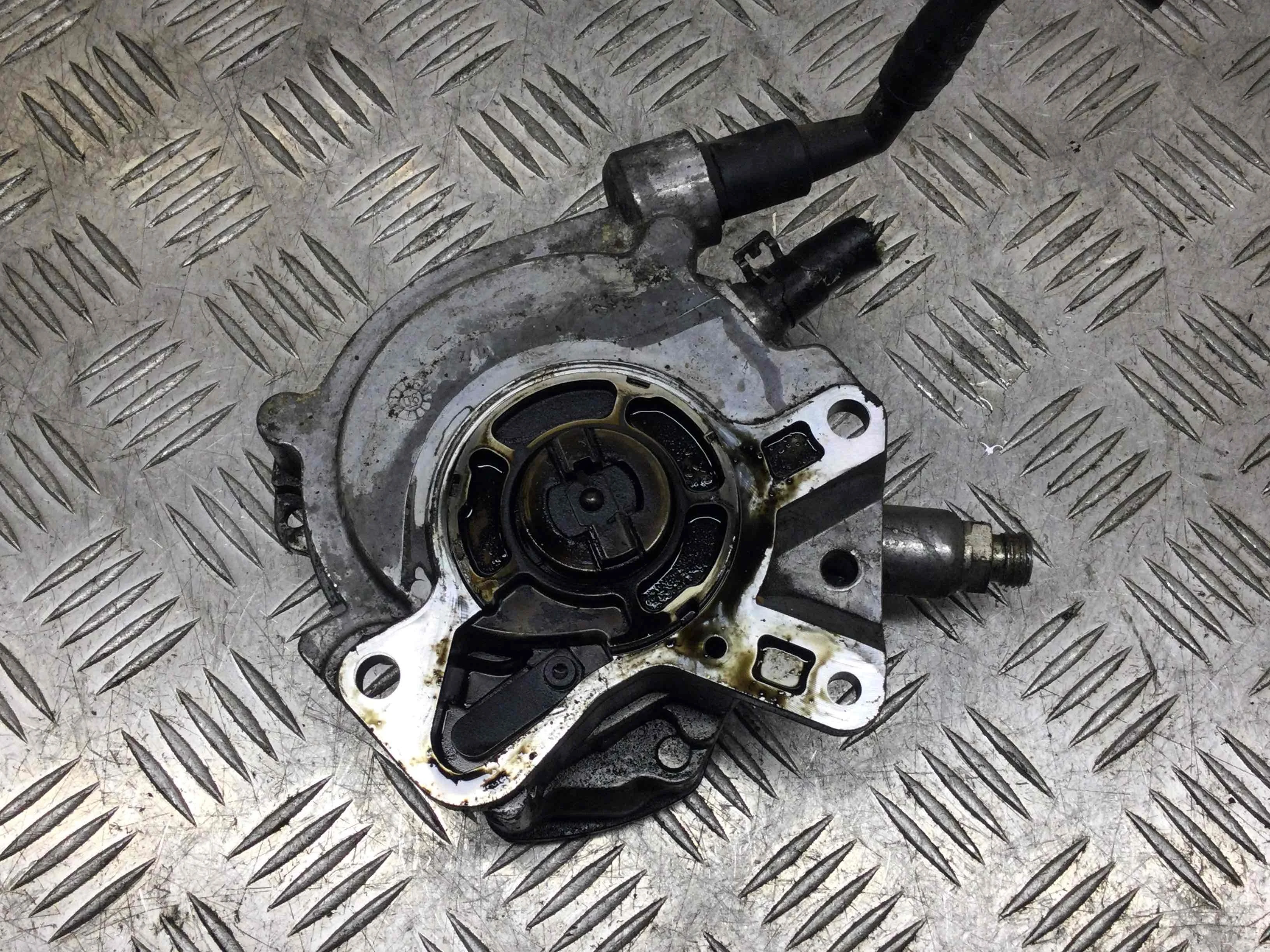 Насос вакуумный Volkswagen Touareg 1 поколение 2002-2007 дизель 2.5 TDI Автомат Внедорожник