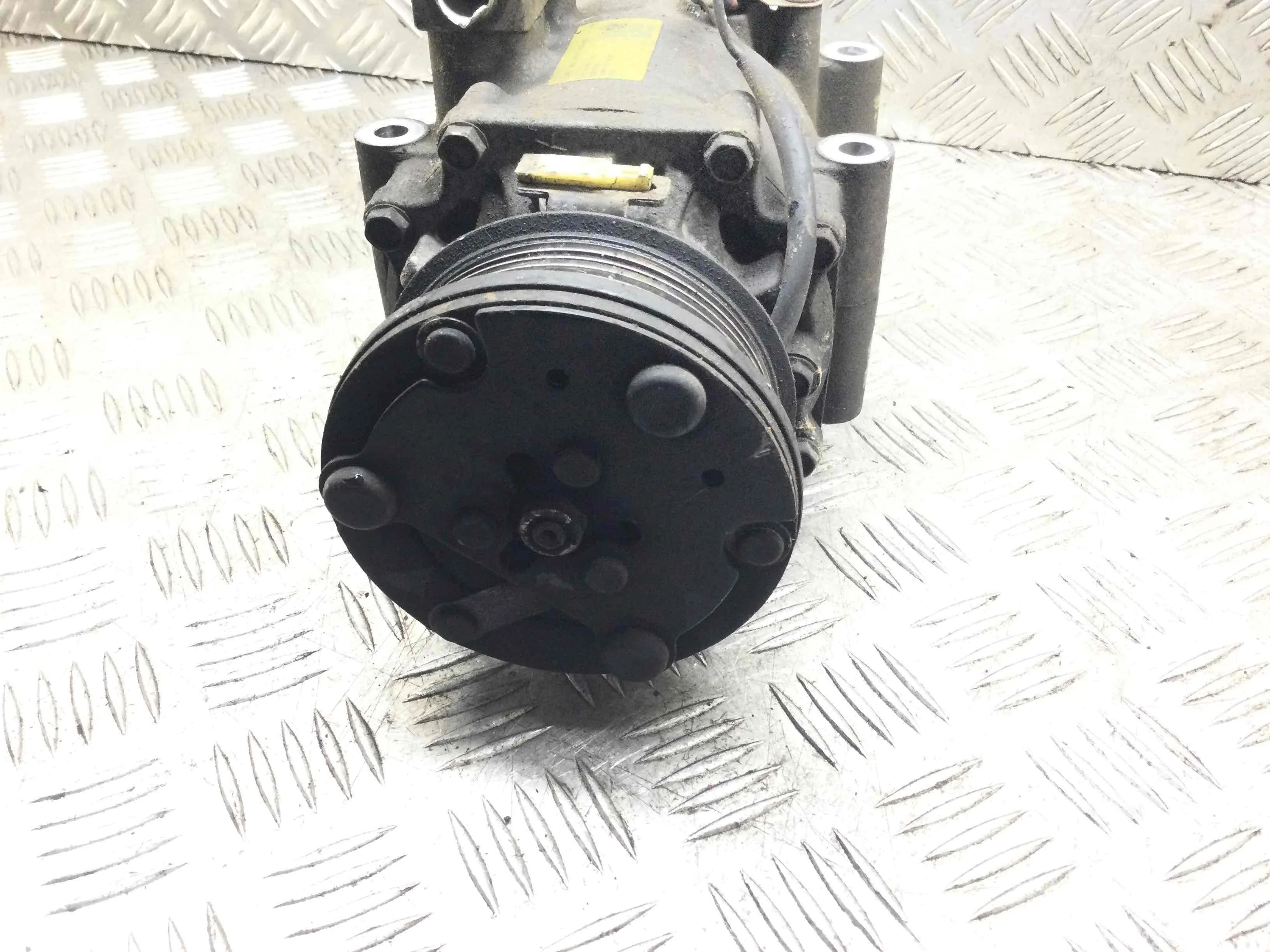 Компрессор кондиционера Ford Focus 1 поколение [рестайлинг] (2001-2005) бензин 1.6 i Механика Х/б