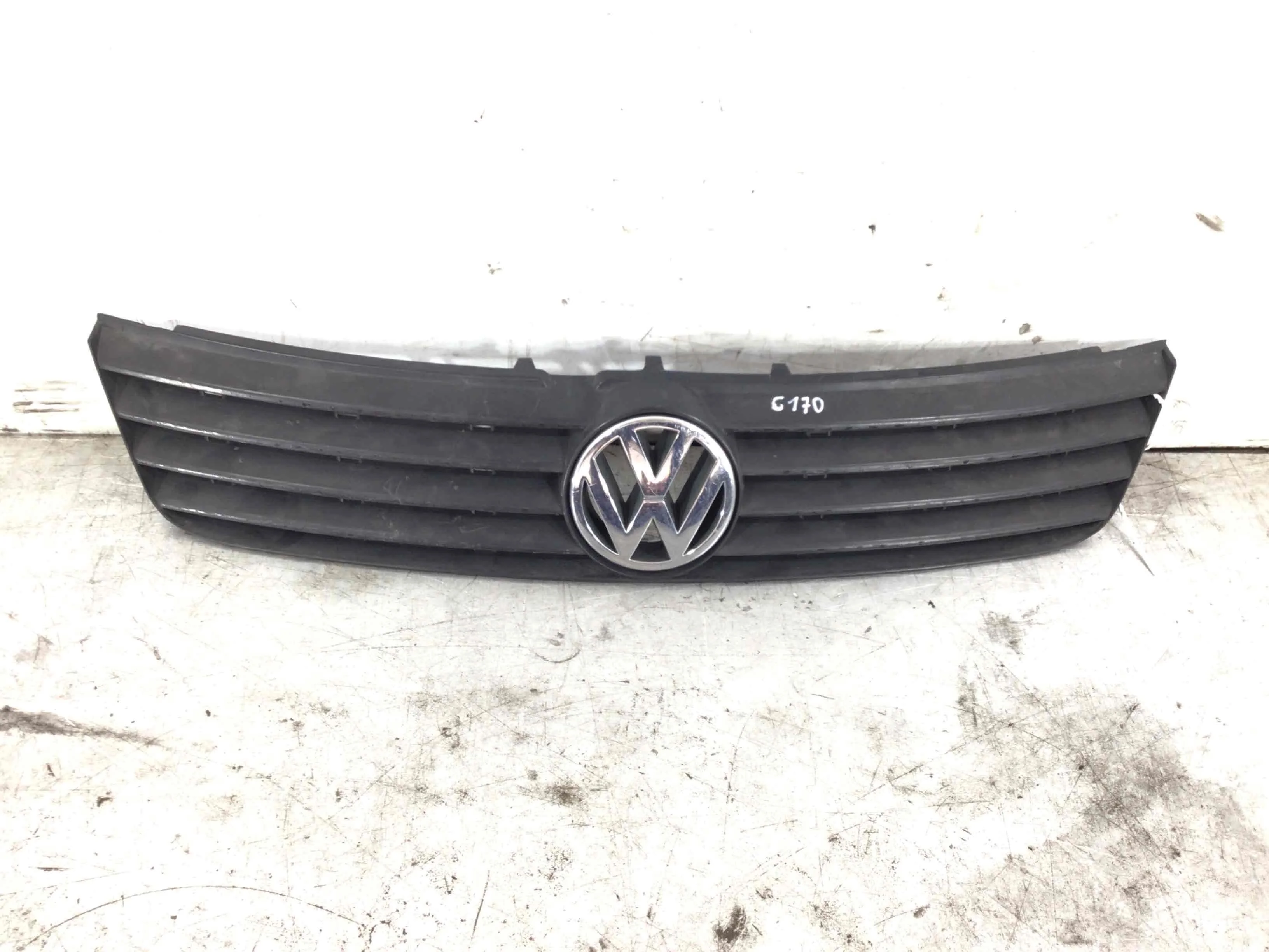 Решетка радиатора Volkswagen Passat B5 (1996-2000) дизель 2.5 TDI Автомат Универсал