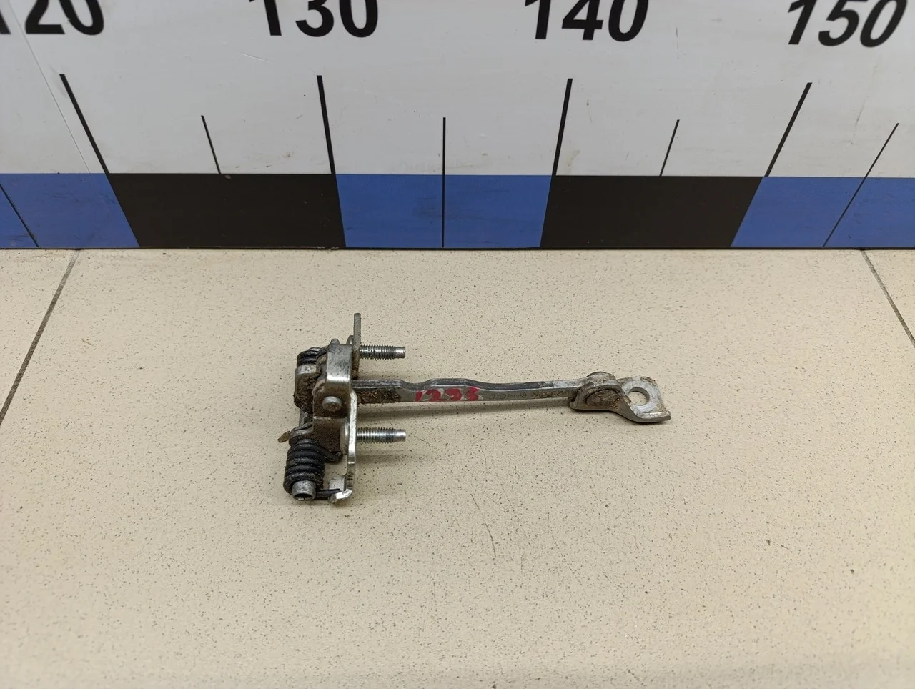 Ограничитель двери Logan II 2014>