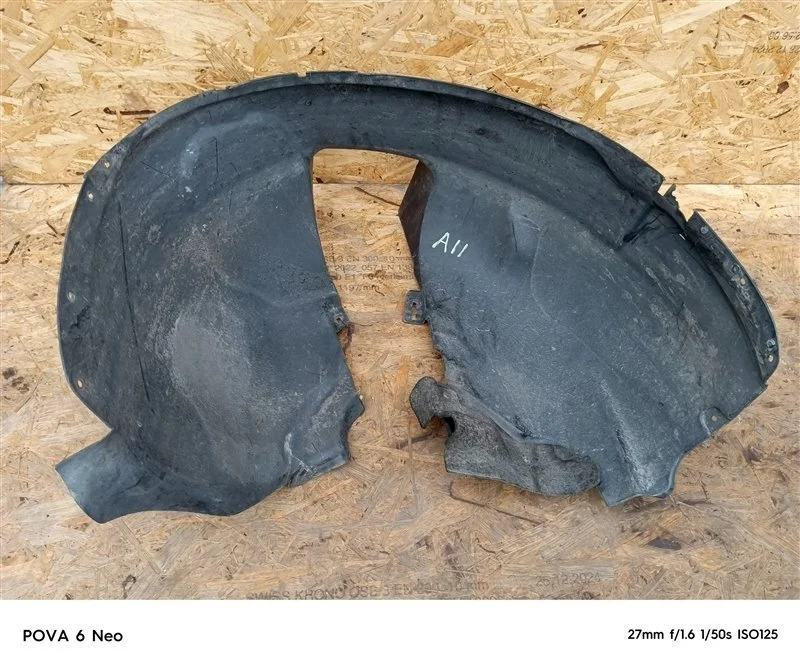 Подкрылок Volvo Xc70 2009 30678551 D5244T4, передний правый