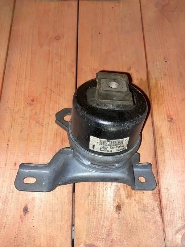 Опора ДВС Volvo 31257674, правая