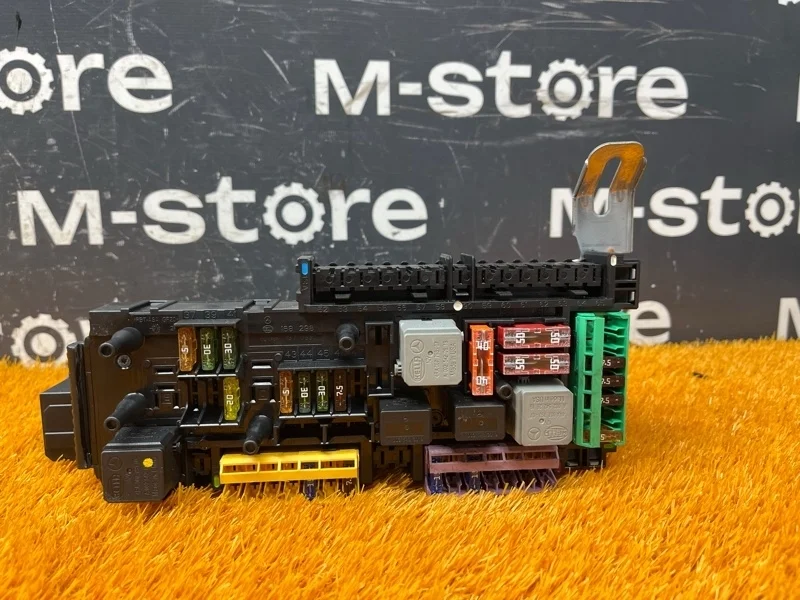 Блок предохранителей SAM Mercedes-Benz C-Class 2009 A2049001002 W204 271.950, задний