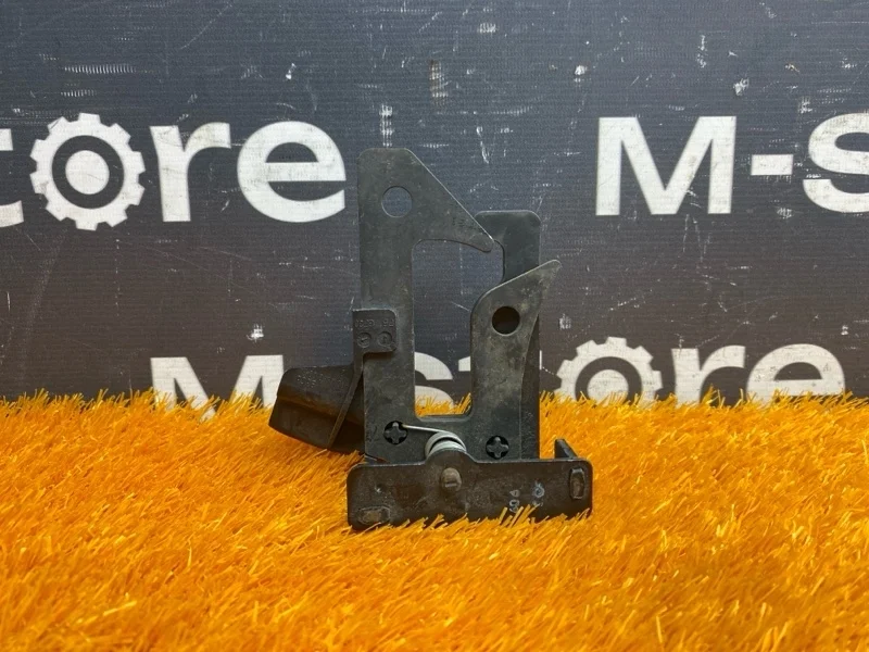 Замок капота Mercedes-Benz C-Class 2009 A2048800064 W204 271.950