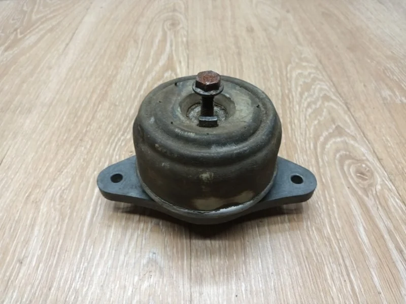 Подушка двигателя Mercedes W204