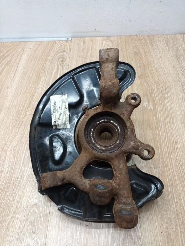 Кулак поворотный Mercedes W204