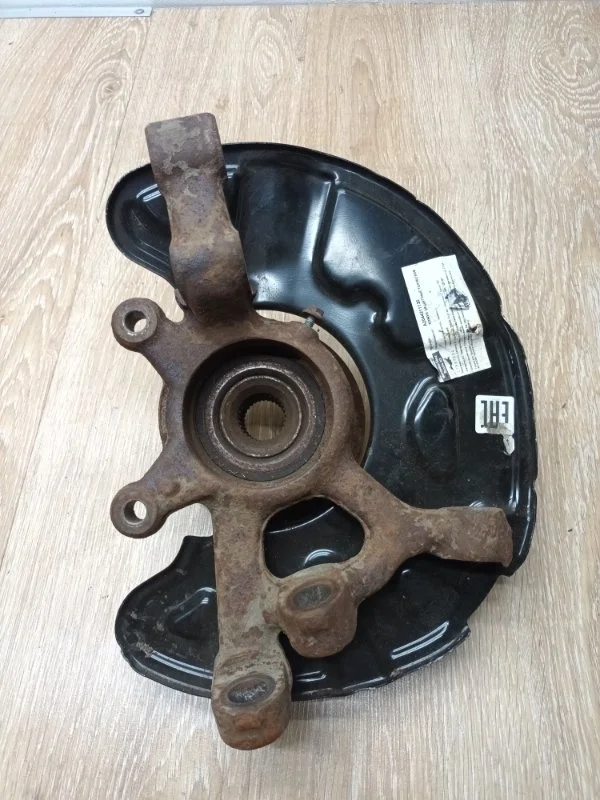 Кулак поворотный Mercedes W204