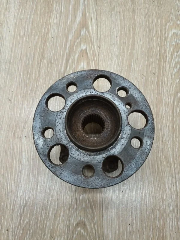 Ступица Mercedes W204