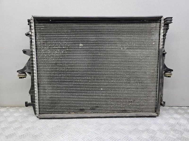 Радиатор охлаждения Volkswagen Touareg GP