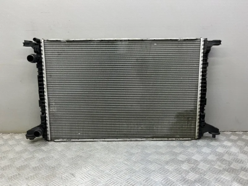 Радиатор охлаждения Audi A4 B9