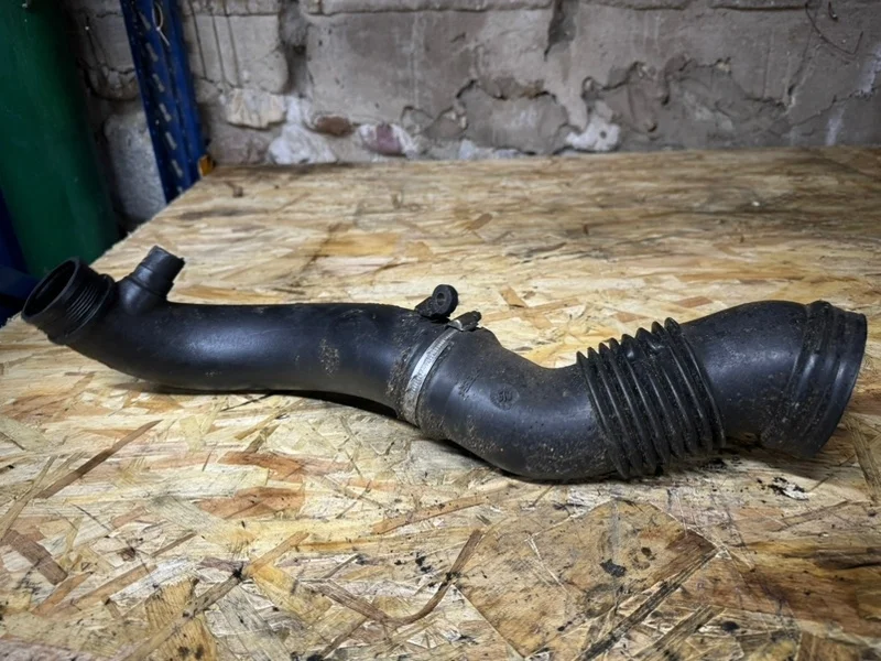 Патрубок воздушного фильтра Volvo XC90