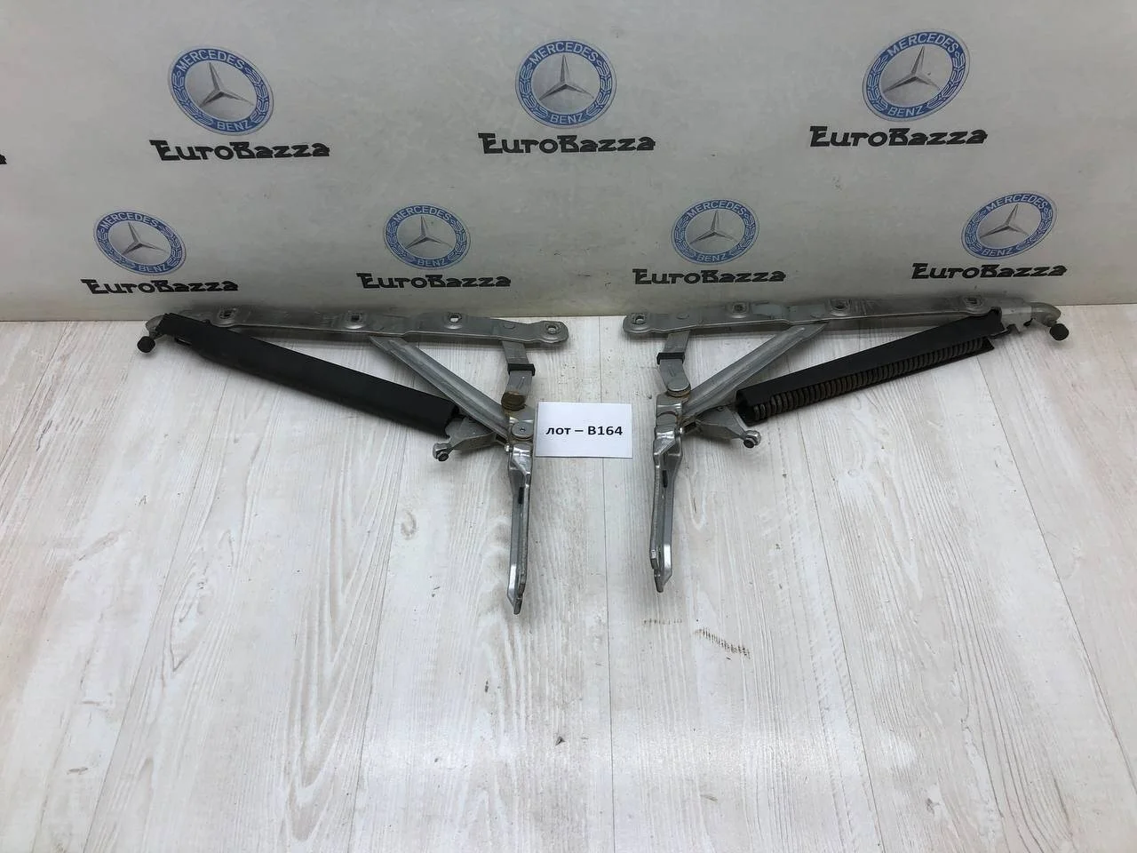 Петли крышки багажника Mercedes W220