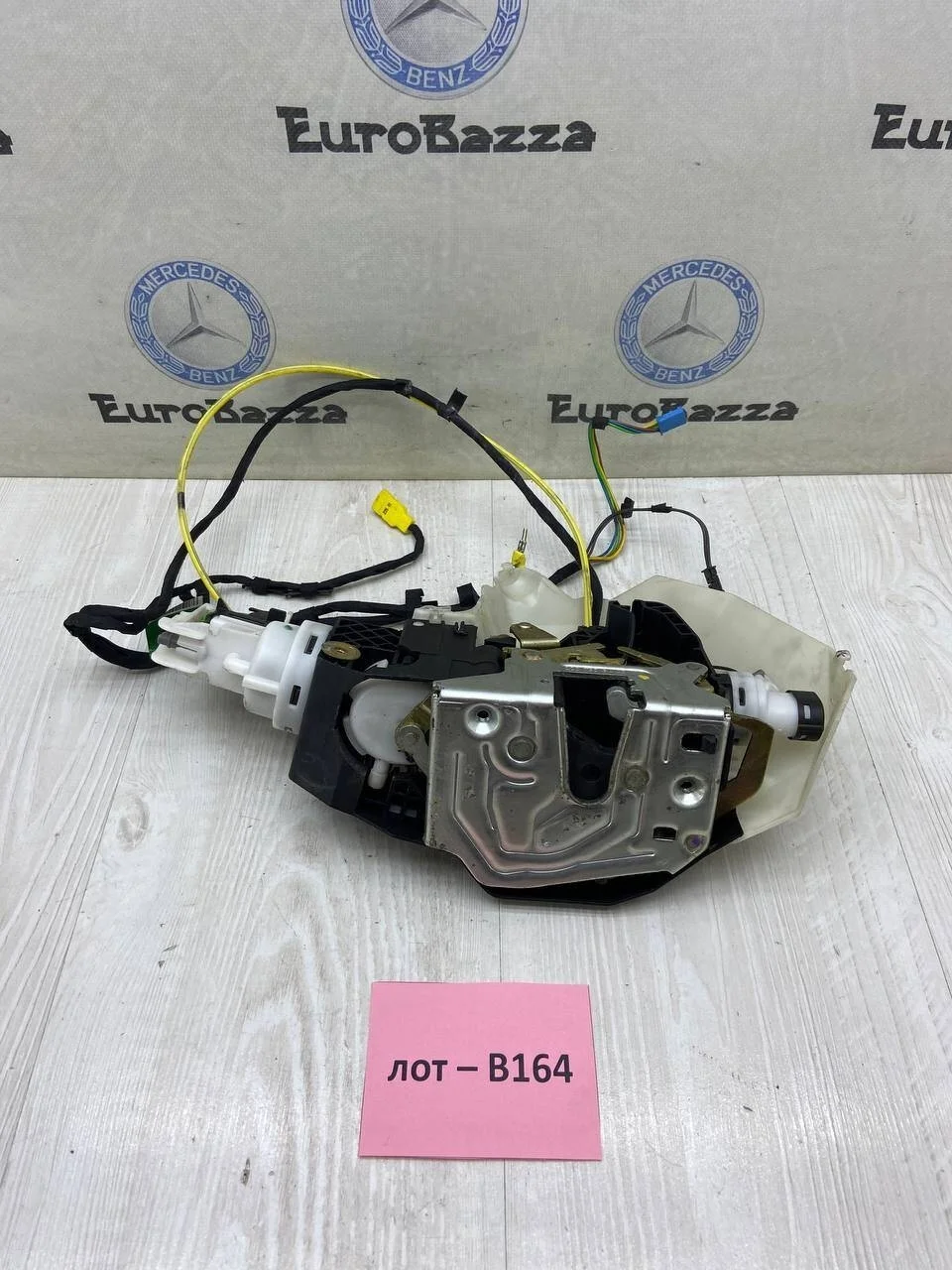 Замок двери задней правой Mercedes W220