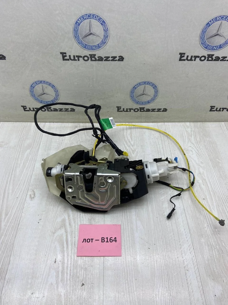 Замок двери задней левой Mercedes W220