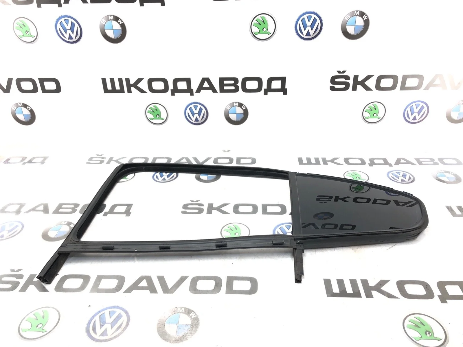 Форточка двери Skoda Octavia 2010 1Z5845209D A5 (1Z) 1.4 CAXA, задняя левая