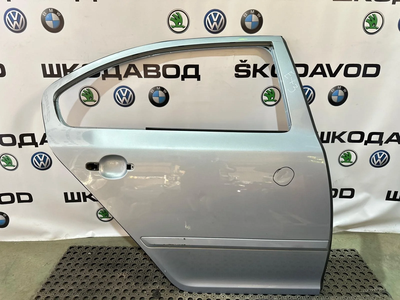 Дверь Skoda Octavia 2010 1Z5833056 A5 (1Z) 1.4 CAXA, задняя правая