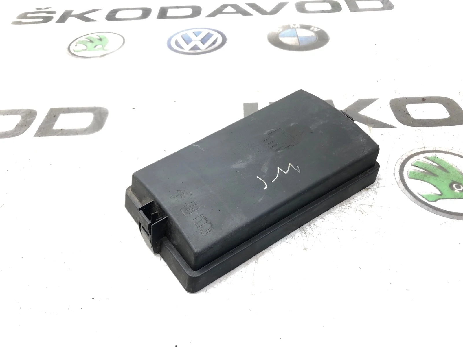 Крышка блока предохранителей Skoda Octavia 5Q0937132B A7 (5E)
