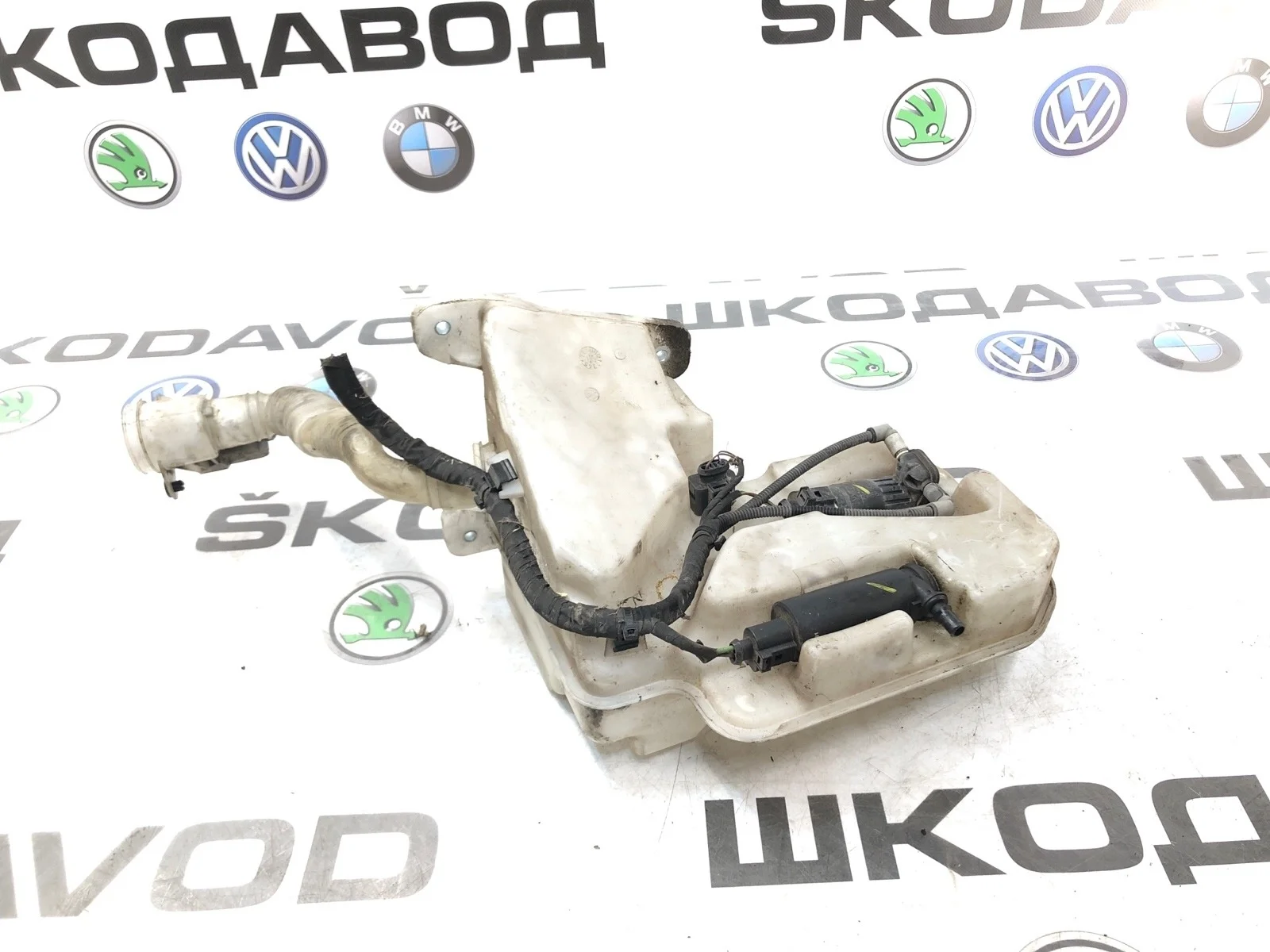 Бачок омывателя Skoda Octavia 5Q0955449Q A7 (5E)