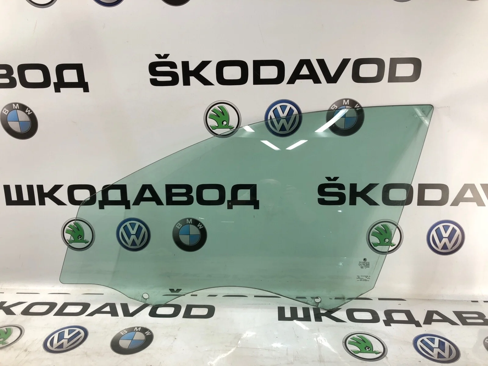 Стекло двери Skoda Octavia 5E0845201A A7 (5E), переднее левое