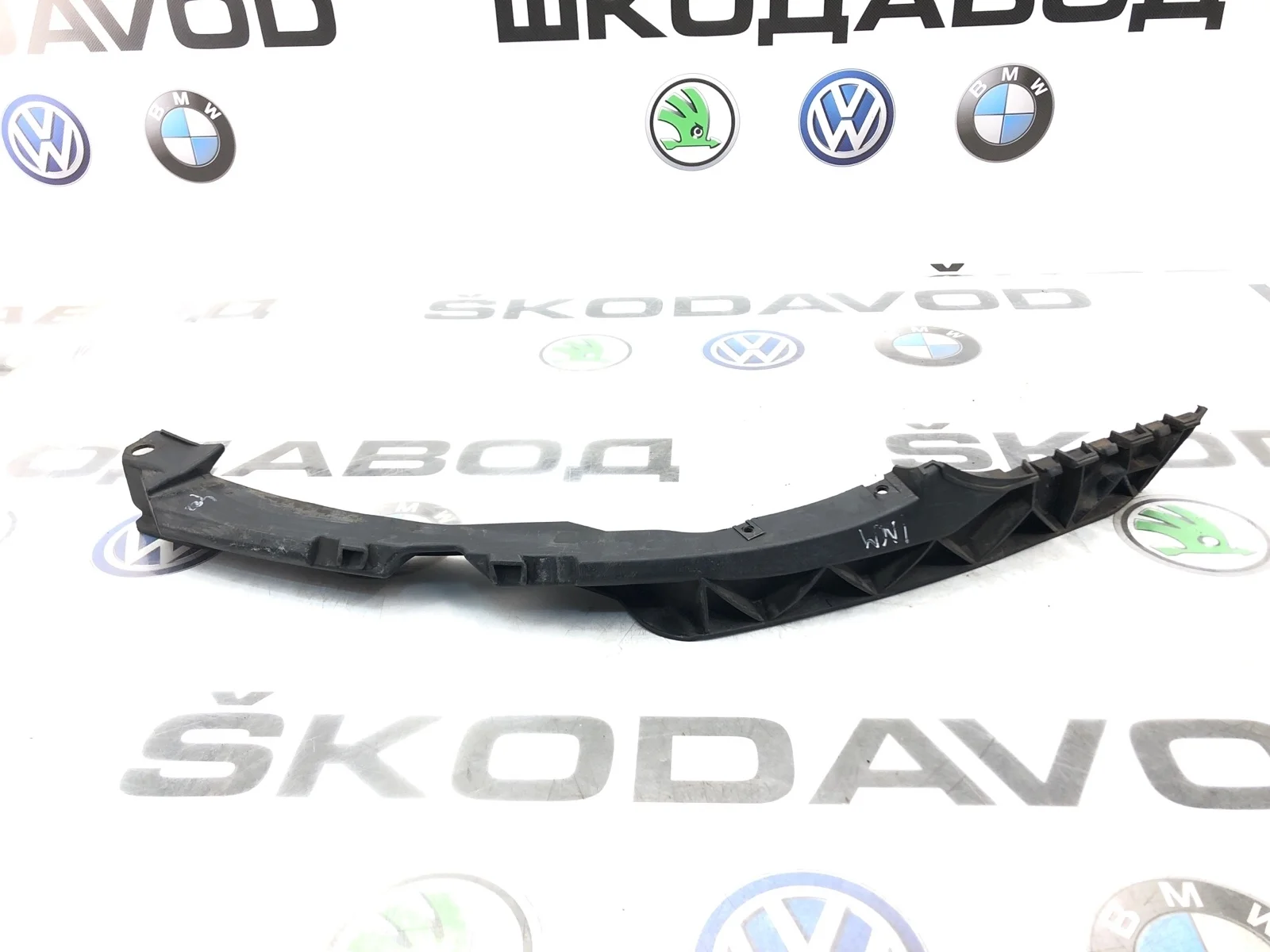 Направляющая бампера Skoda Octavia Rs 1Z0807183D A5 (1Z) 2.0 CEGA, передняя левая